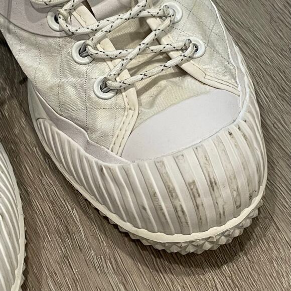 Converse Mens Sneakers Size 11 Preppy Comfort Casual Chic Classic White Shoes - Picture 2 of 6